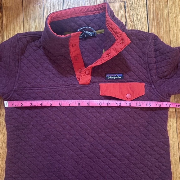 Patagonia quilted 1/4 snap pullover in maroon with red trim - women's size XS - Picture 7 of 12